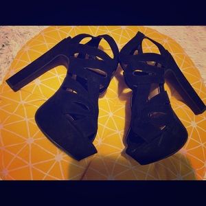 Forever 21 Woven Pattern Black 5 Inch Heels